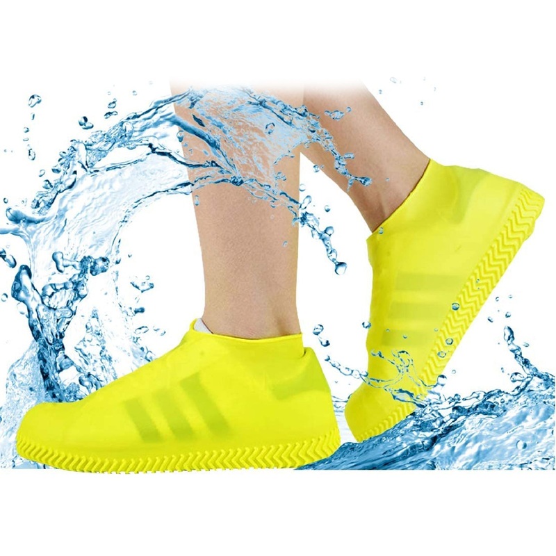 NON-SLIP SILICONE RAIN REUSABLE ANTI SKID WATERPROOF FORDABLE BOOT SHOE COVER (MEDIUM/ Mix Color)