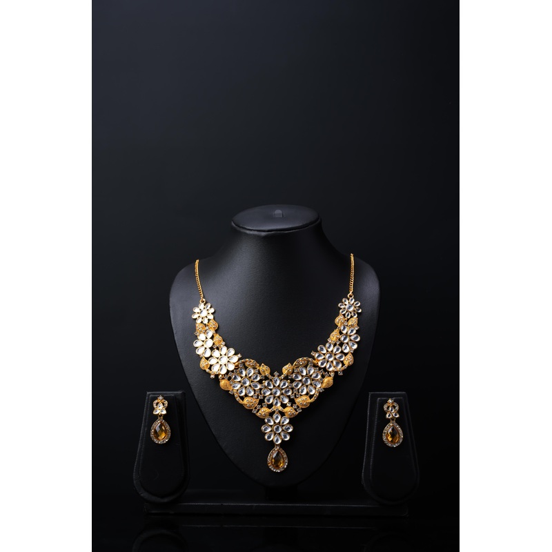 Beautiful Flower Design Necklace Set with Earrings – Elegant Floral Jewelry