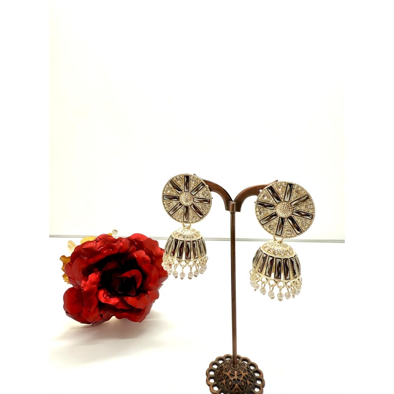 Traditional White Gold Round Design Earrings Pair